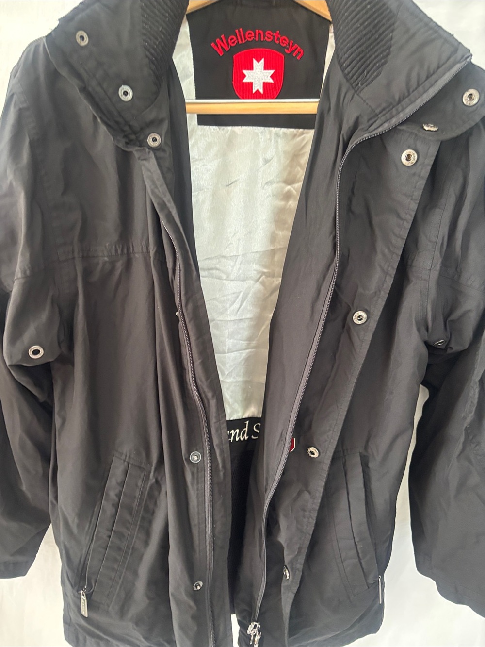 Men's Black Raincoat with Secure Zip & Snap Closure. Excellent condition.